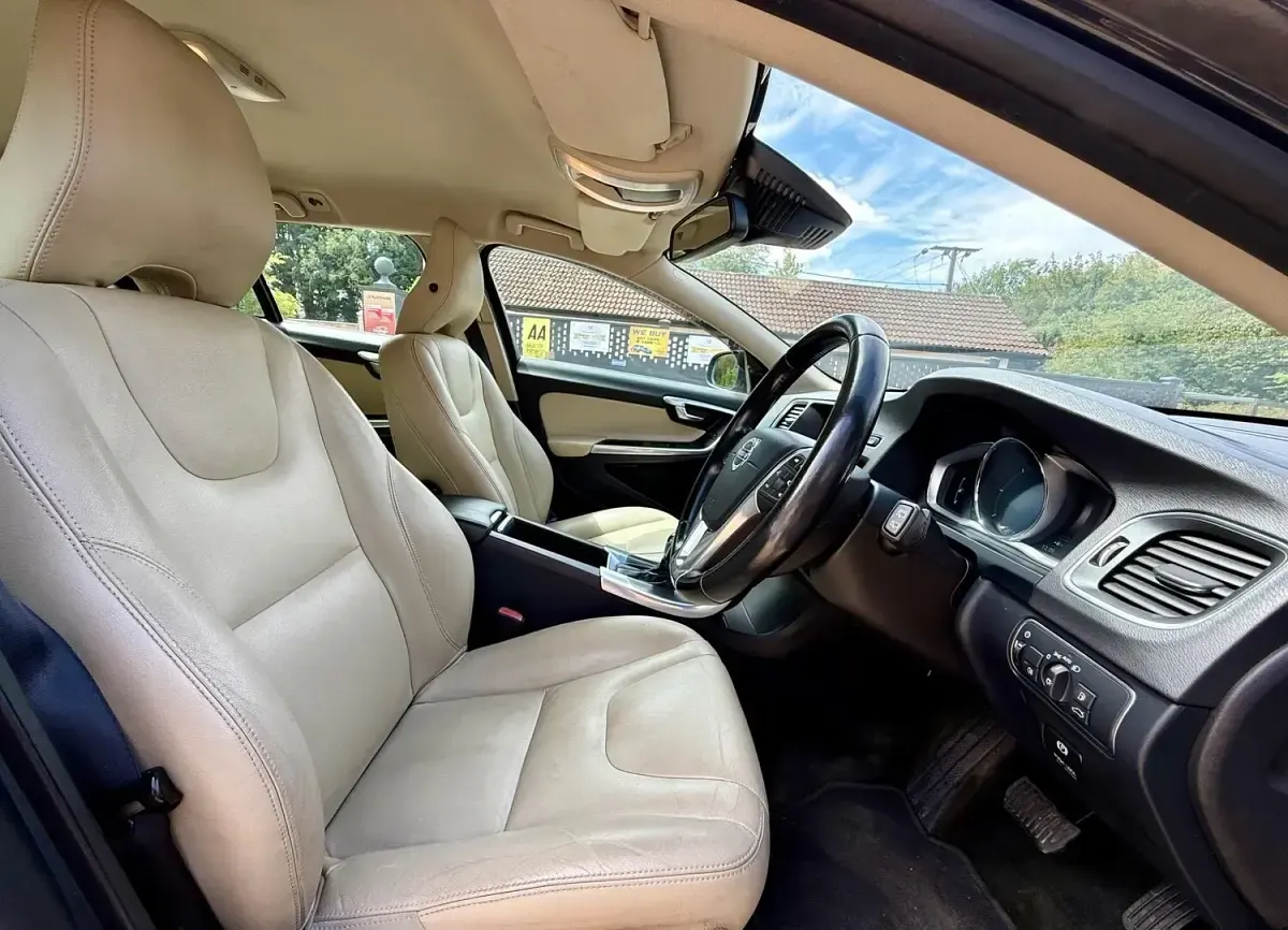 Used Volvo V60 SE Lux 215 HP (158 kW) 2014 Grey Estate