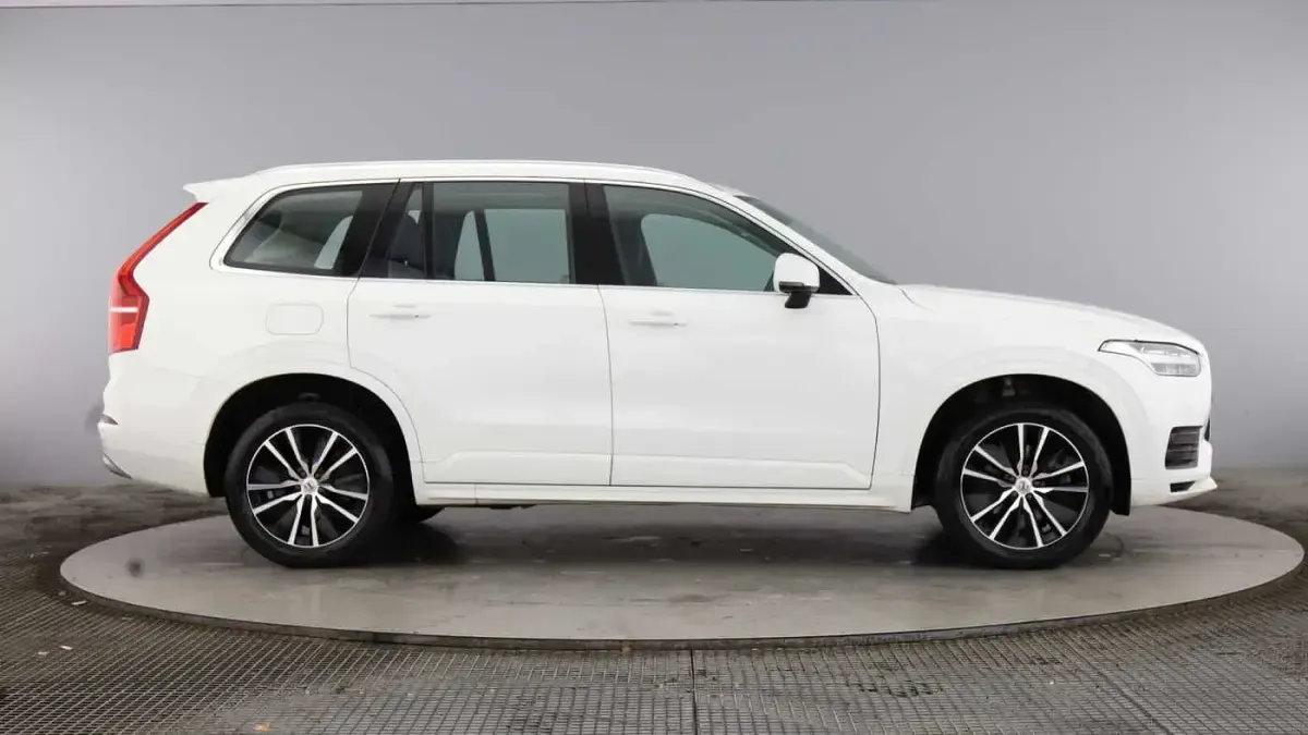 Used Volvo XC90 Momentum 235 HP (172 kW) 2022 SUV