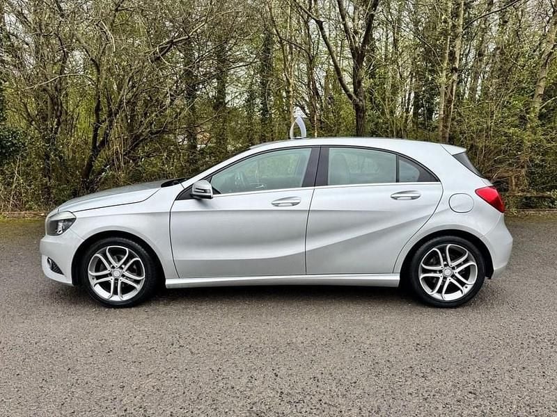 Used Mercedes A180 109 HP (80 kW) 2014 Silver Hatchback