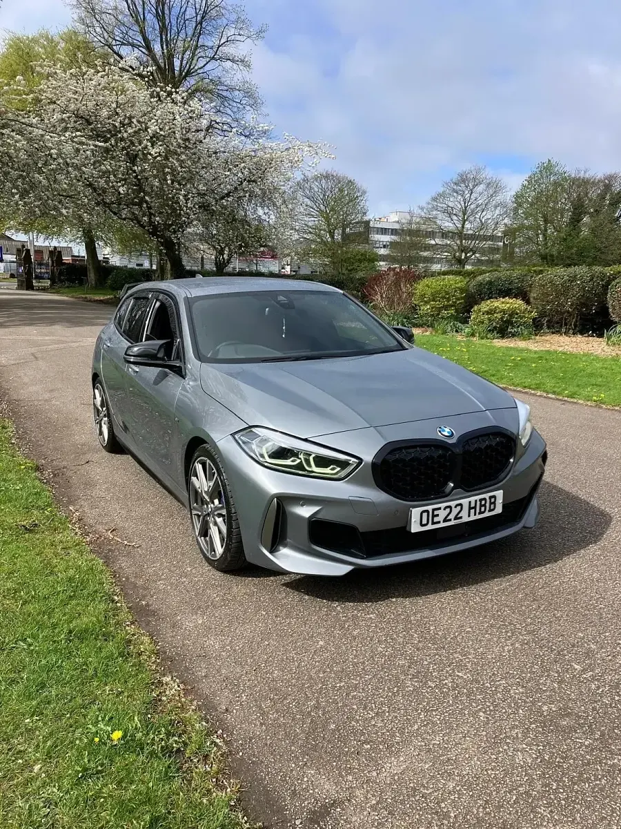 Begagnad BMW M135 2022 Grå Halvkombi