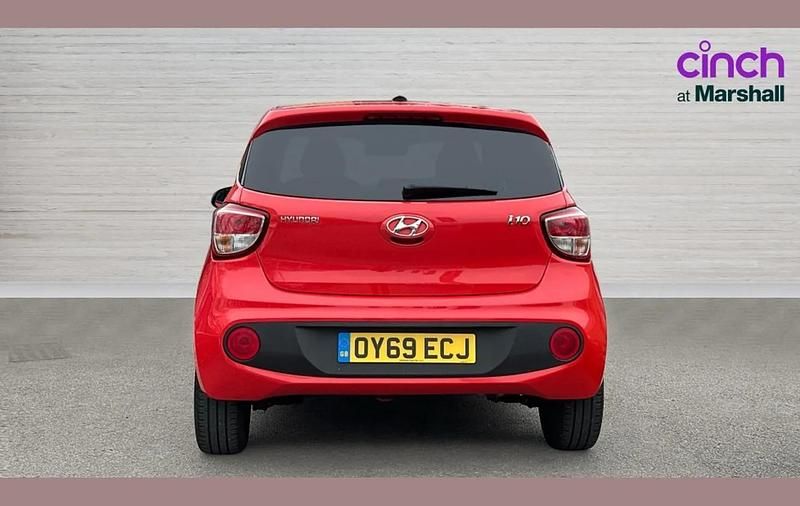 Used Hyundai i10 66 HP (48 kW) 2019 Red Hatchback
