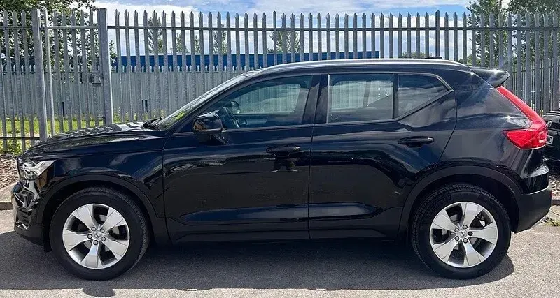 Used Volvo XC40 Momentum 150 HP (110 kW) 2019 Black SUV