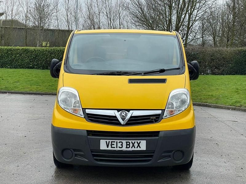 Used Vauxhall Vivaro 115 HP (84 kW) 2013 Yellow MPV