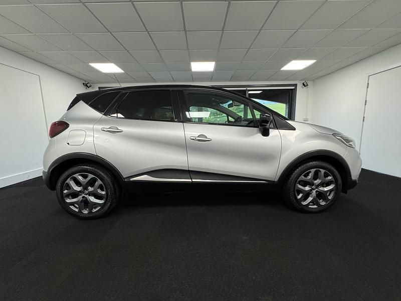Used Renault Captur Dynamique 90 HP (66 kW) 2017 Silver/black SUV
