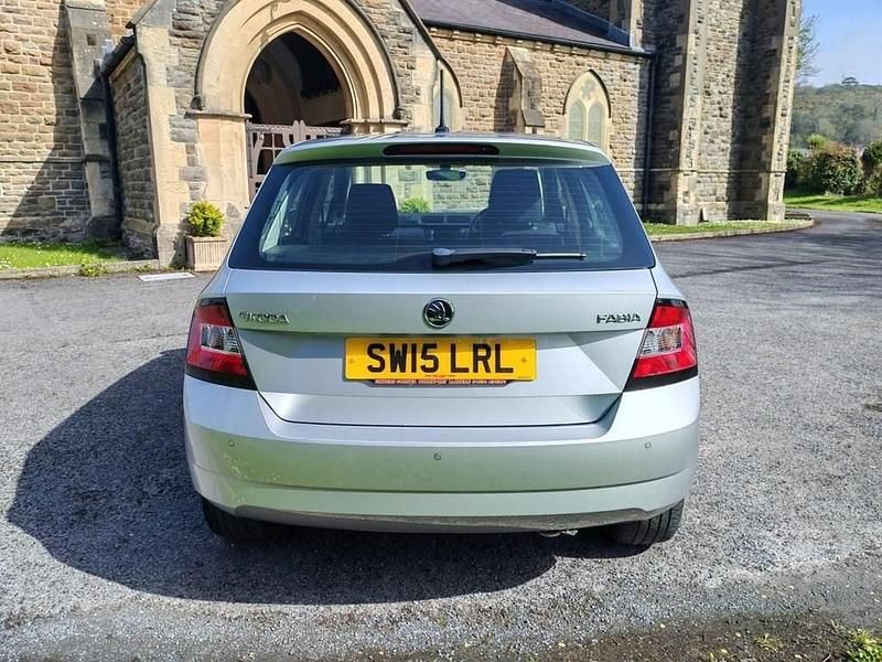 Usado Skoda Fabia SE L 90 HP (66 kW) 2015 Prateado Citadino