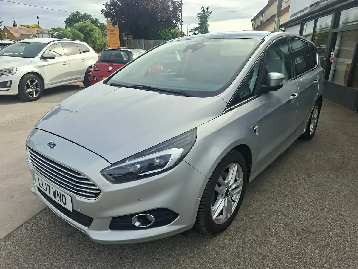 Used Ford S-MAX Titanium 180 HP (132 kW) 2017 Silver MPV