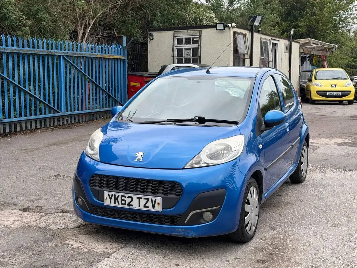 Używany Peugeot 107 Active 68 KM (50 kW) 2013 Niebieski Hatchback