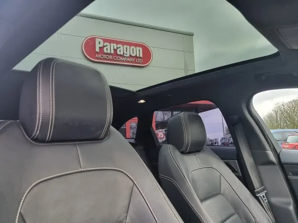 Używany Jaguar F-Pace Chequered Flag 180 KM (132 kW) 2020 Czarny SUV