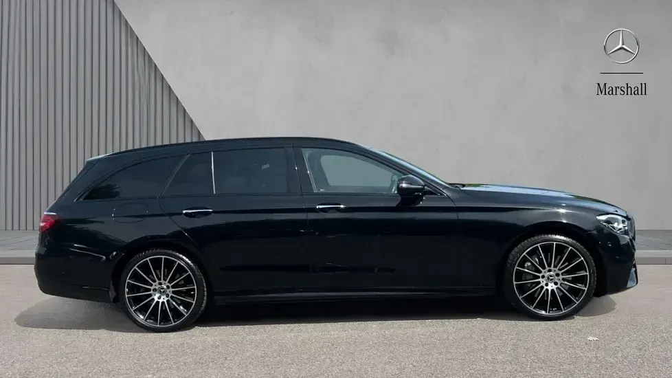 Used Mercedes E400 AMG line 330 HP (242 kW) 2022 Obsidian black metallic Estate