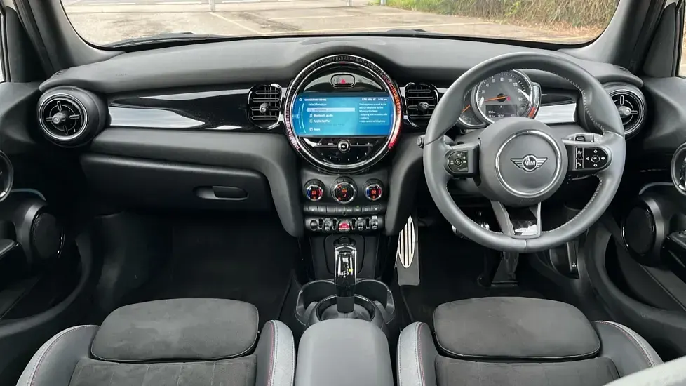 Used Mini Cooper Hatch 134 HP (98 kW) 2022 White Hatchback