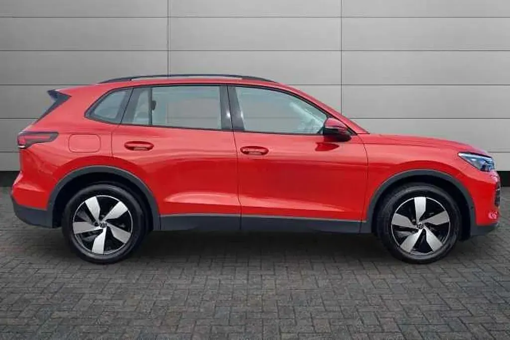 Used VW Tiguan Edition 150 HP (110 kW) 2024 Urano grey SUV
