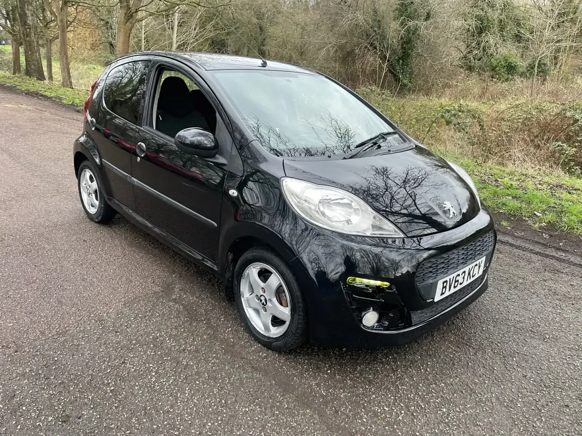 Used Peugeot 107 Allure 68 HP (50 kW) 2013 Black Hatchback