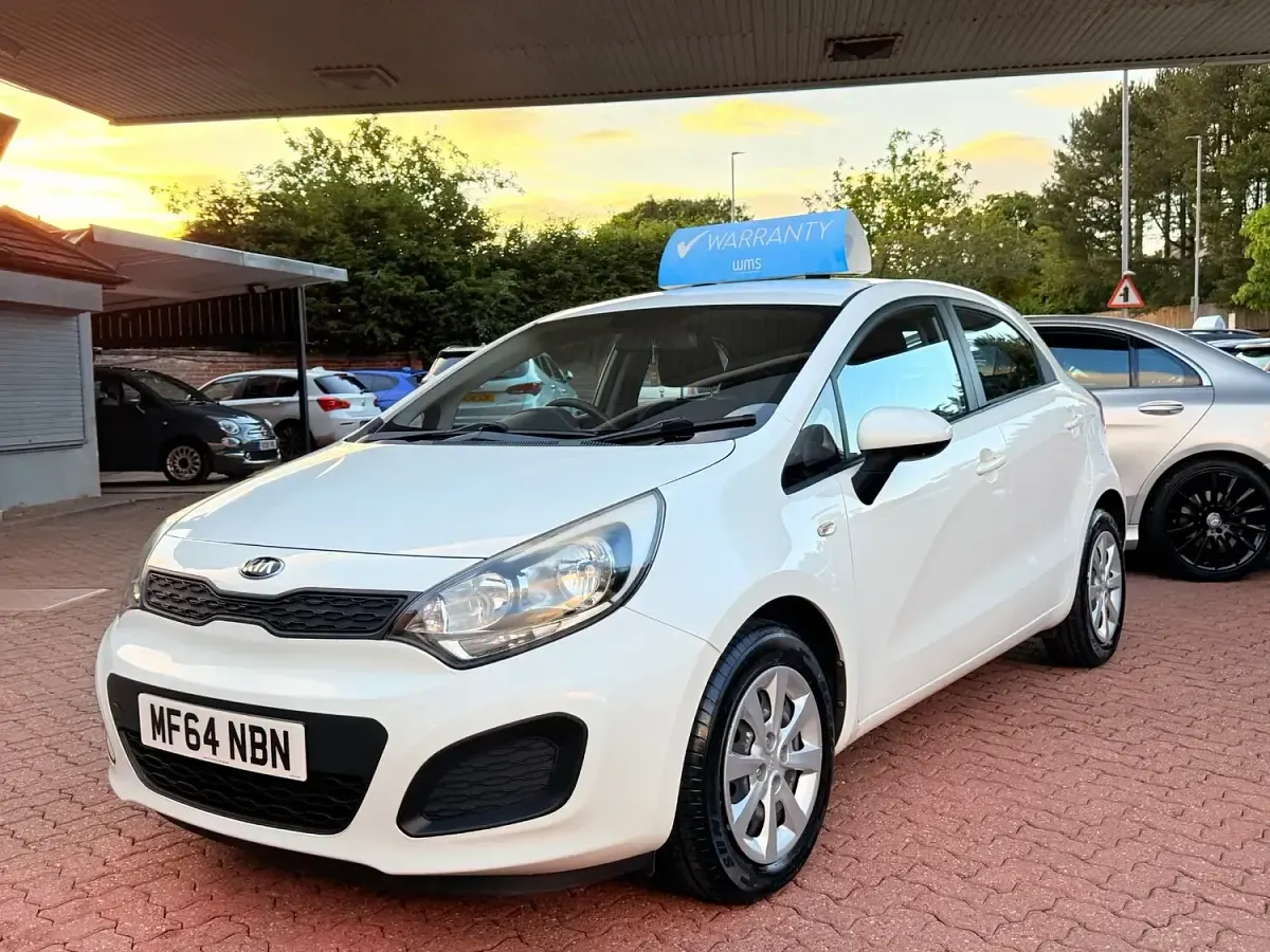 Used Kia Rio 2015 White Hatchback