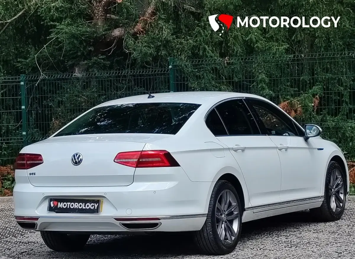 Used VW Passat GTE 218 HP (160 kW) 2018 White Sedan