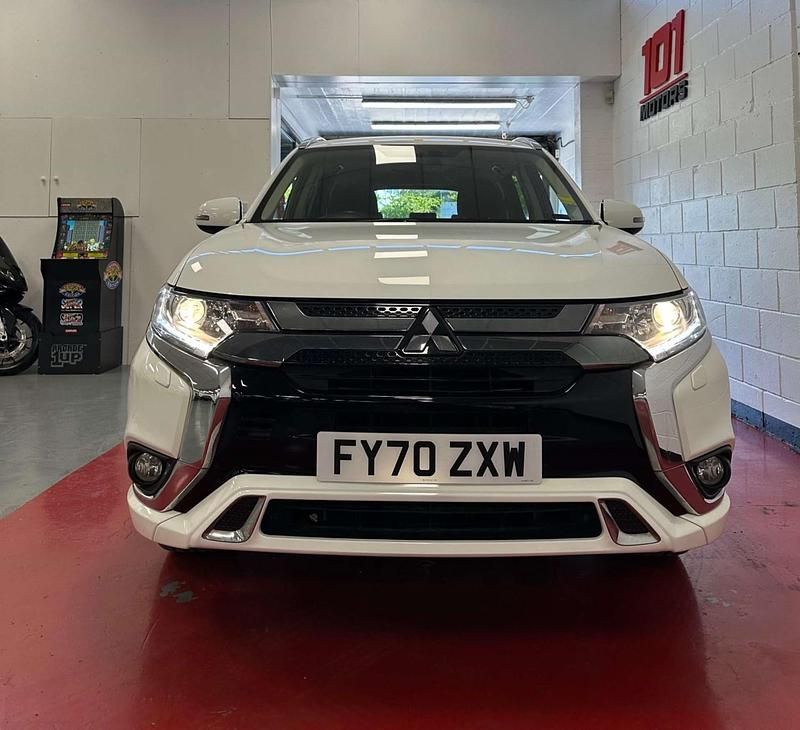 Used Mitsubishi Outlander P-HEV 2020 White Estate