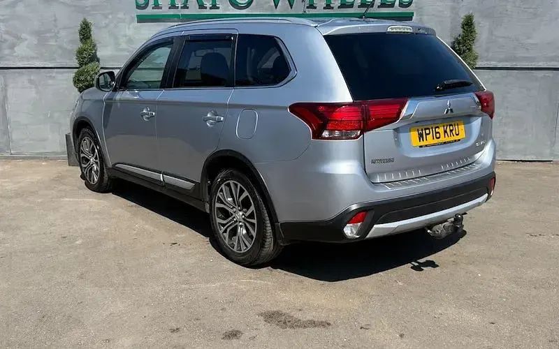 Used Mitsubishi Outlander 150 HP (110 kW) 2016 Silver SUV