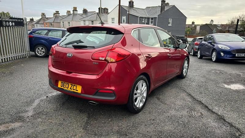 Used Kia Ceed 126 HP (92 kW) 2013 Red Hatchback