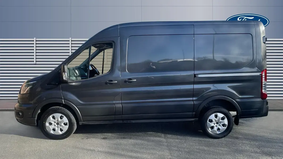 Second-hand Ford Transit Limited 130 CP (95 kW) 2025 Van