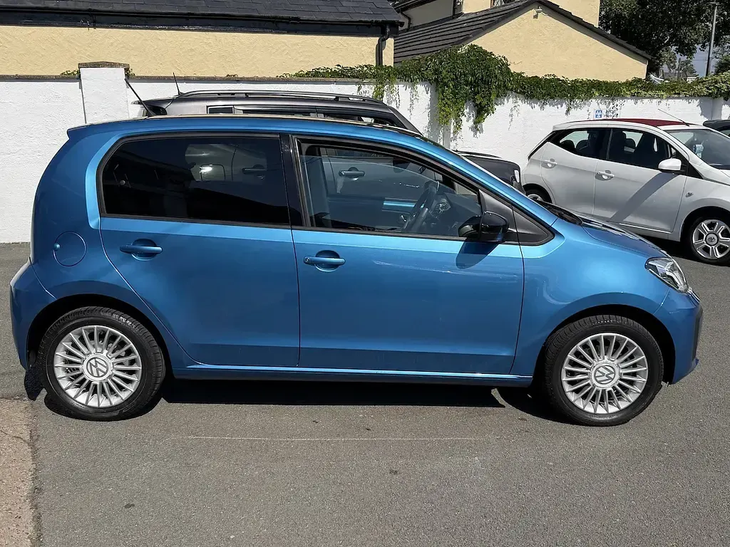 Used VW up! move up! 60 HP (44 kW) 2017 Blue metallic Hatchback