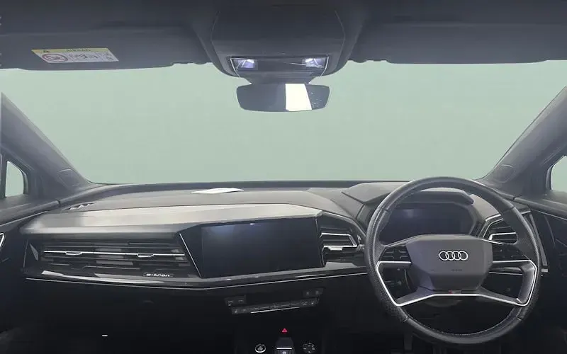 Usado Audi Q4 e-tron S-Line 150 kW (204 HP) 2023 Cinzento SUV