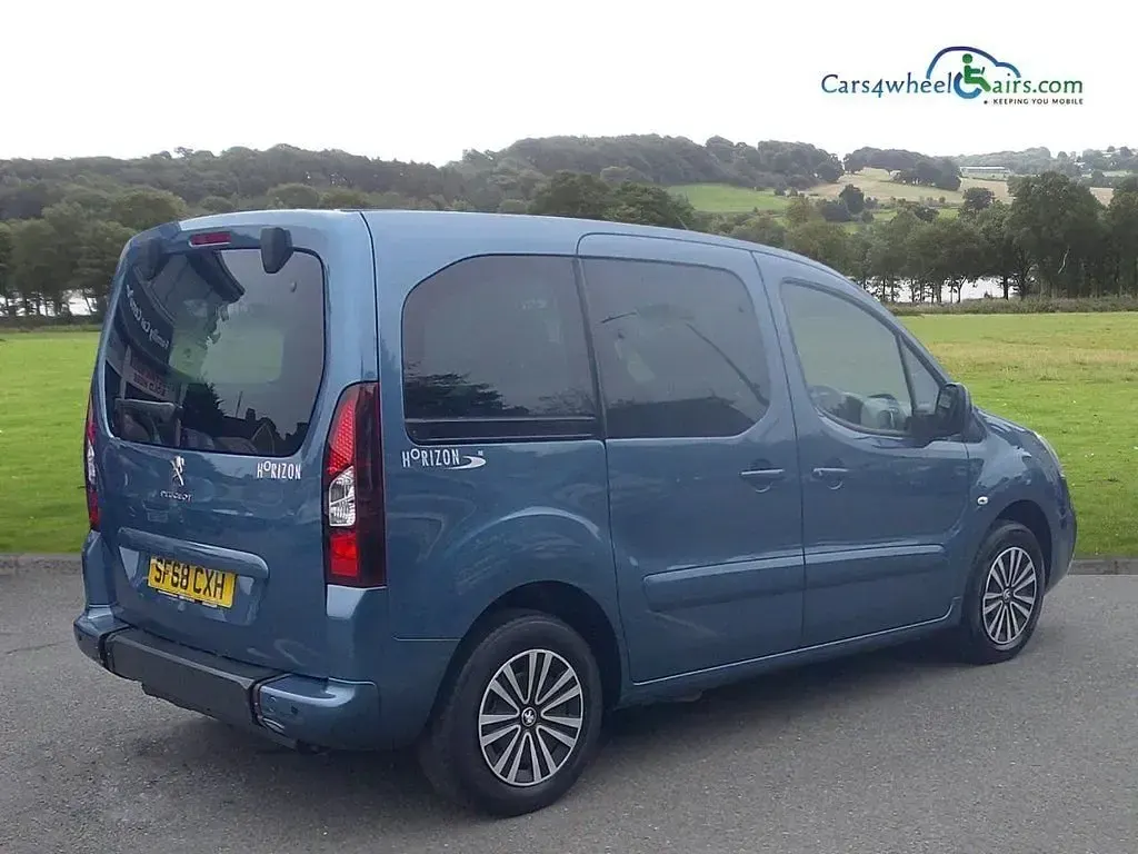 Used Peugeot Partner 100 HP (73 kW) 2018 Blue MPV