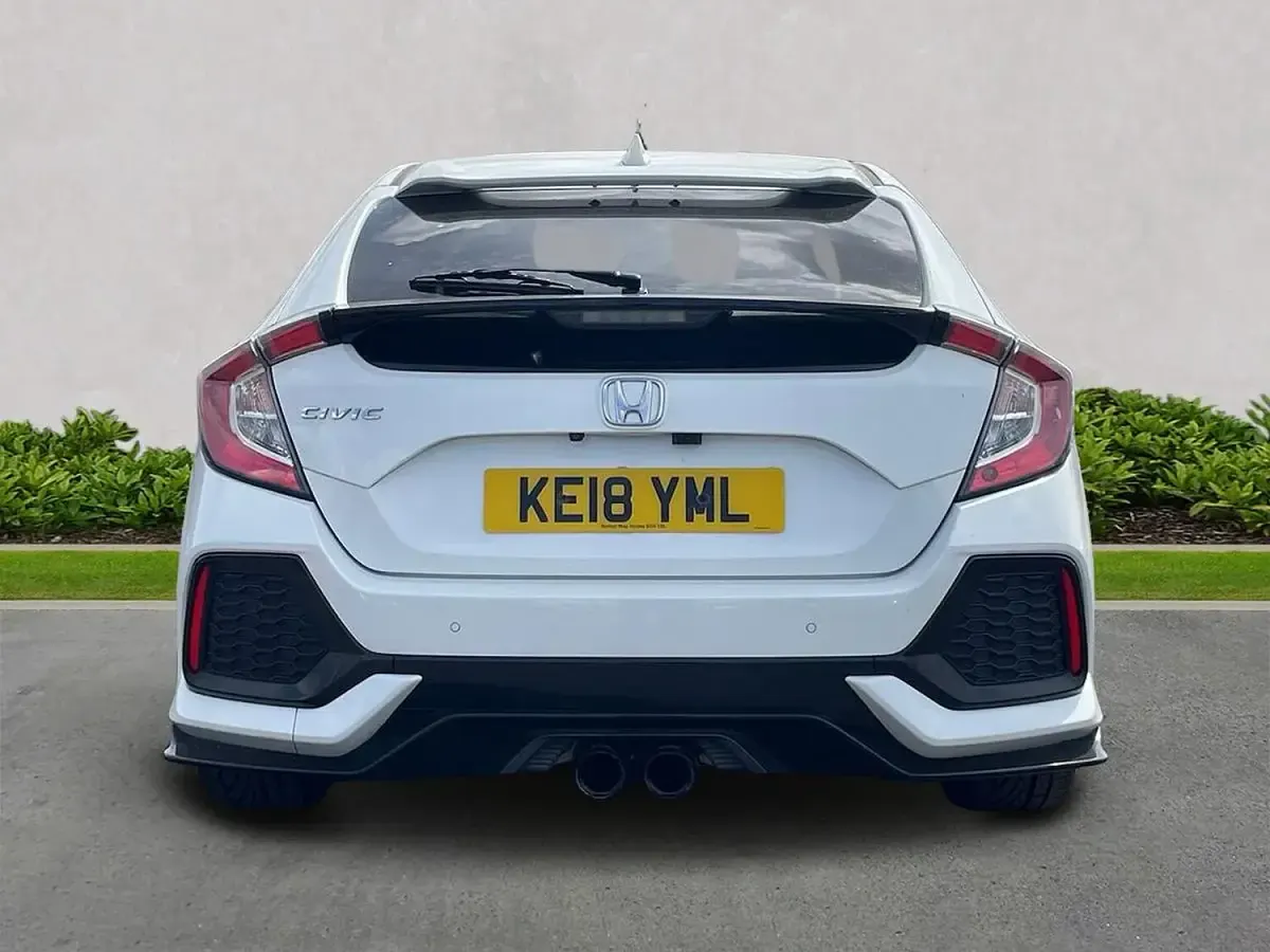 Used Honda Civic Sport 182 HP (133 kW) 2018 White Hatchback
