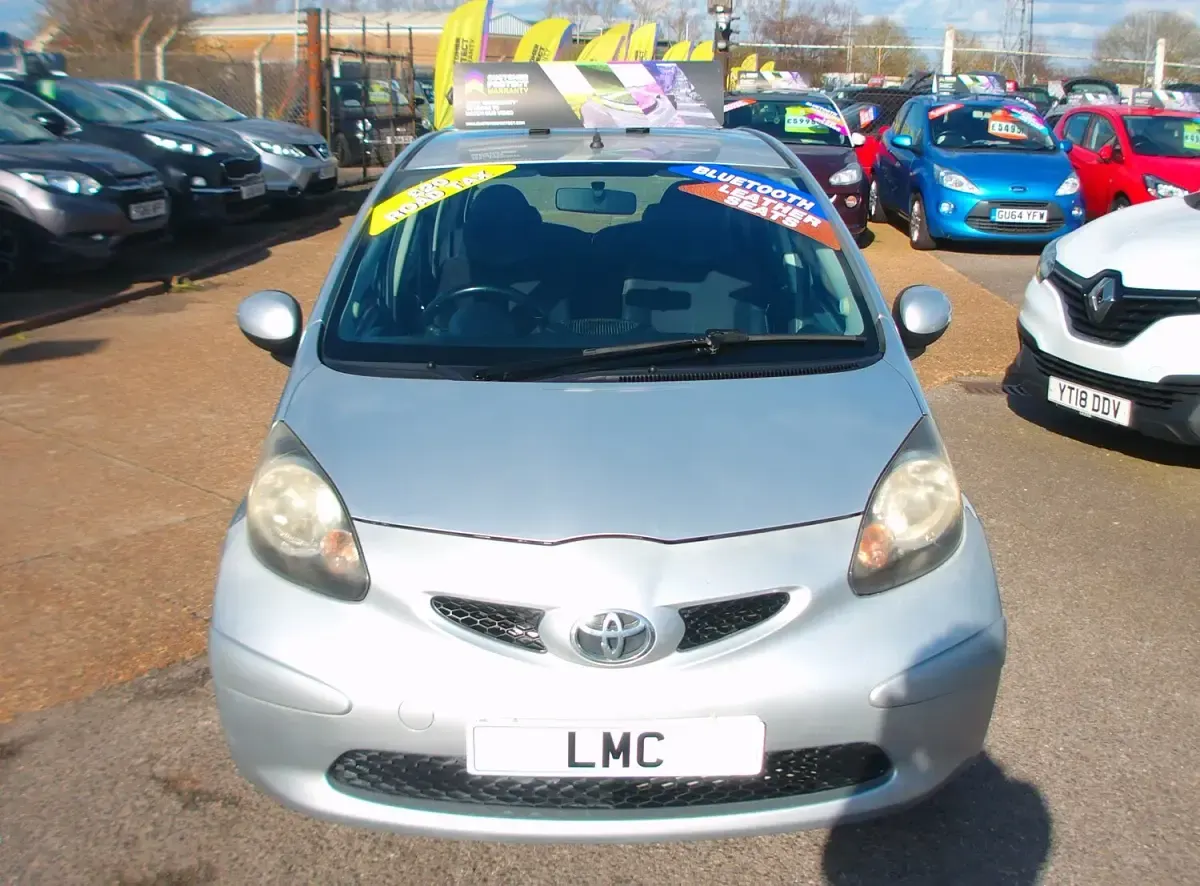 Begagnad Toyota Aygo Platinum 67 HK (49 kW) 2008 Silver Halvkombi