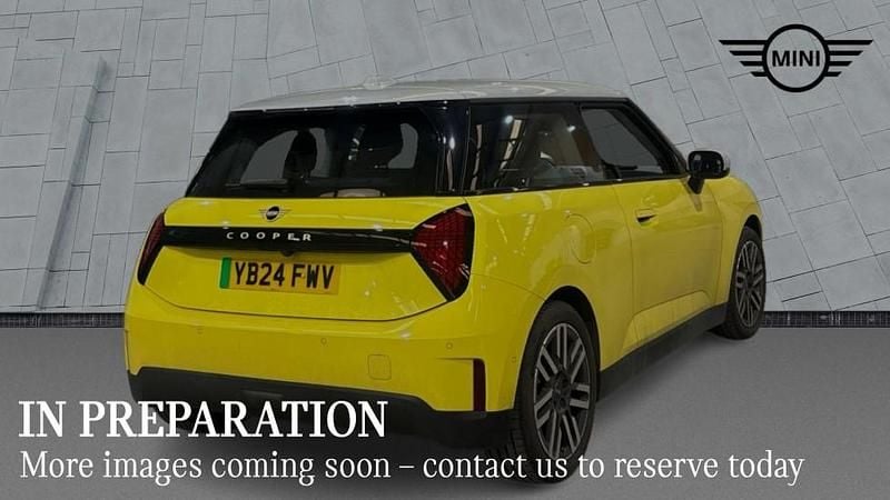 Used Mini Cooper Hatch 133 kW (181 HP) 2024 Yellow Hatchback