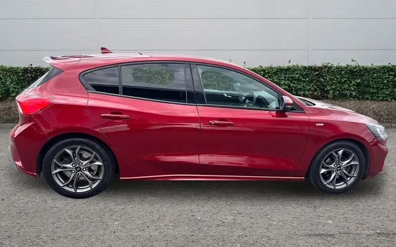 Used Ford Focus ST-Line 125 HP (91 kW) 2019 Red Hatchback