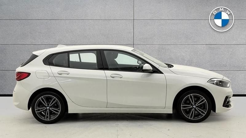 Used BMW 118 Sport Line 134 HP (98 kW) 2022 White Hatchback