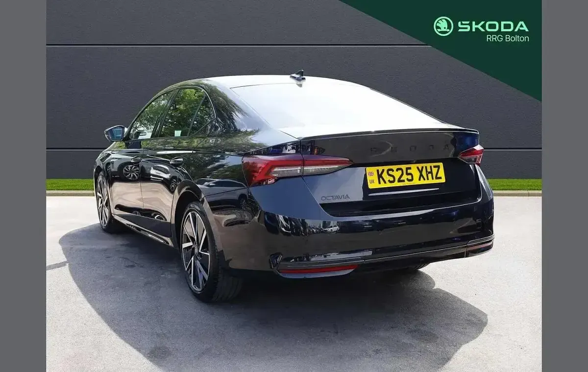 Gebraucht Skoda Octavia SportLine 147 PS (108 kW) 2025 Schwarz Kleinwagen
