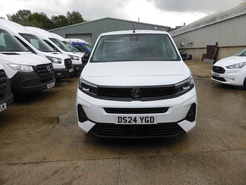 Used Vauxhall Combo 130 HP (95 kW) 2024 White MPV