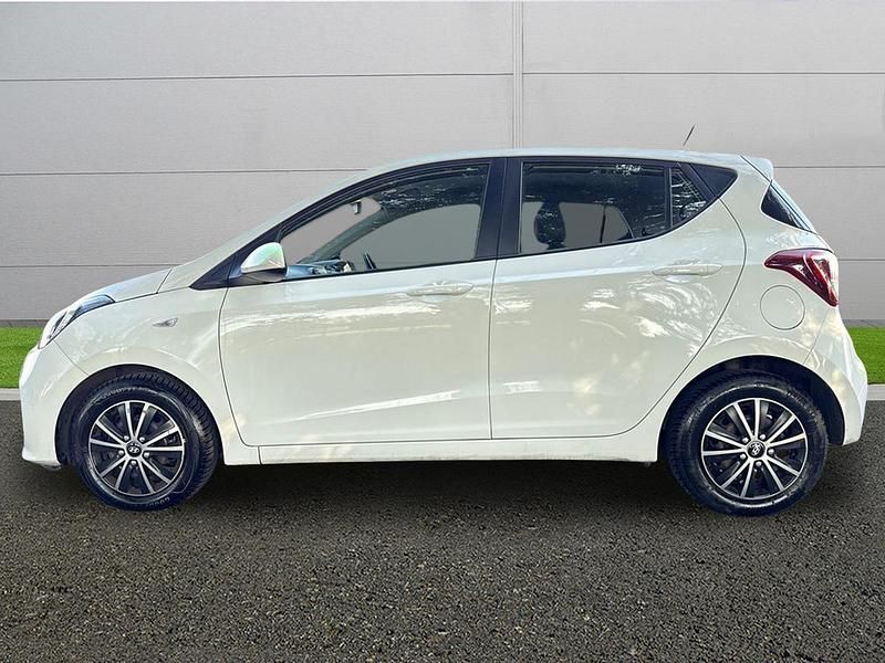 Used Hyundai i10 SE 66 HP (48 kW) 2018 White Hatchback