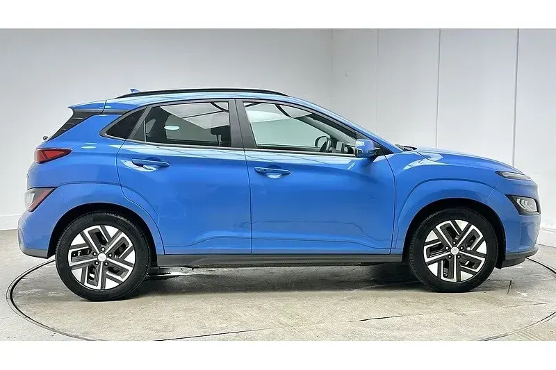 Used Hyundai Kona Premium 100 kW (136 HP) 2022 Surfy blue SUV