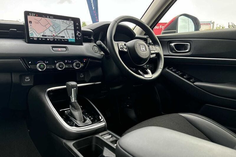 Used Honda HR-V Advance 131 HP (96 kW) 2023 Crystal red SUV