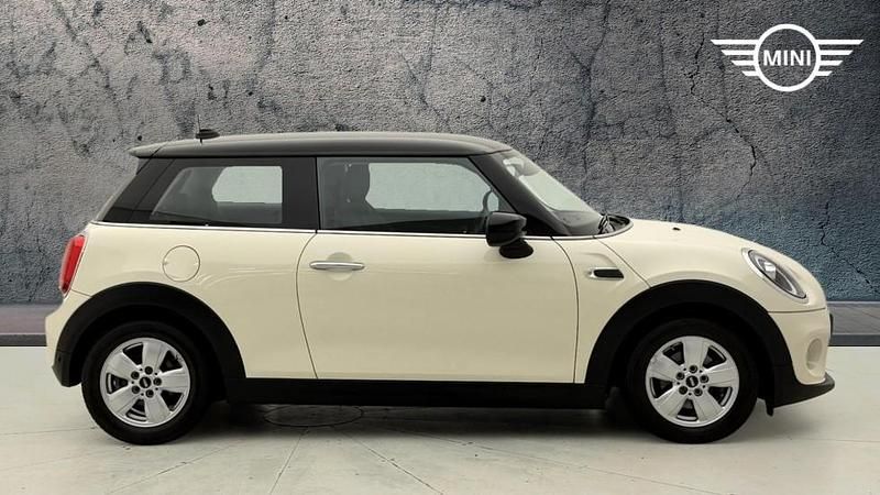 Used Mini Cooper Classic 134 HP (98 kW) 2020 White Hatchback