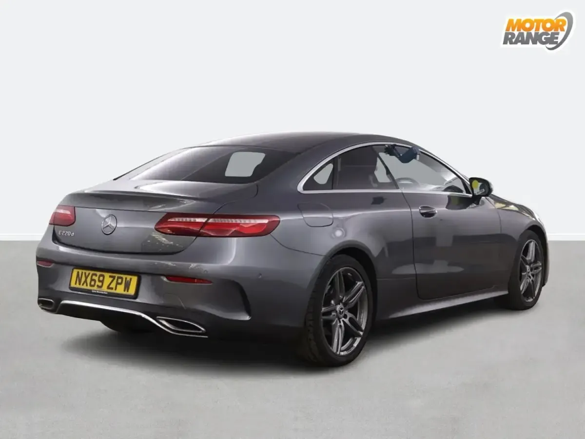 Usado Mercedes E220 AMG line 194 HP (142 kW) 2019 Cinzento Coupé