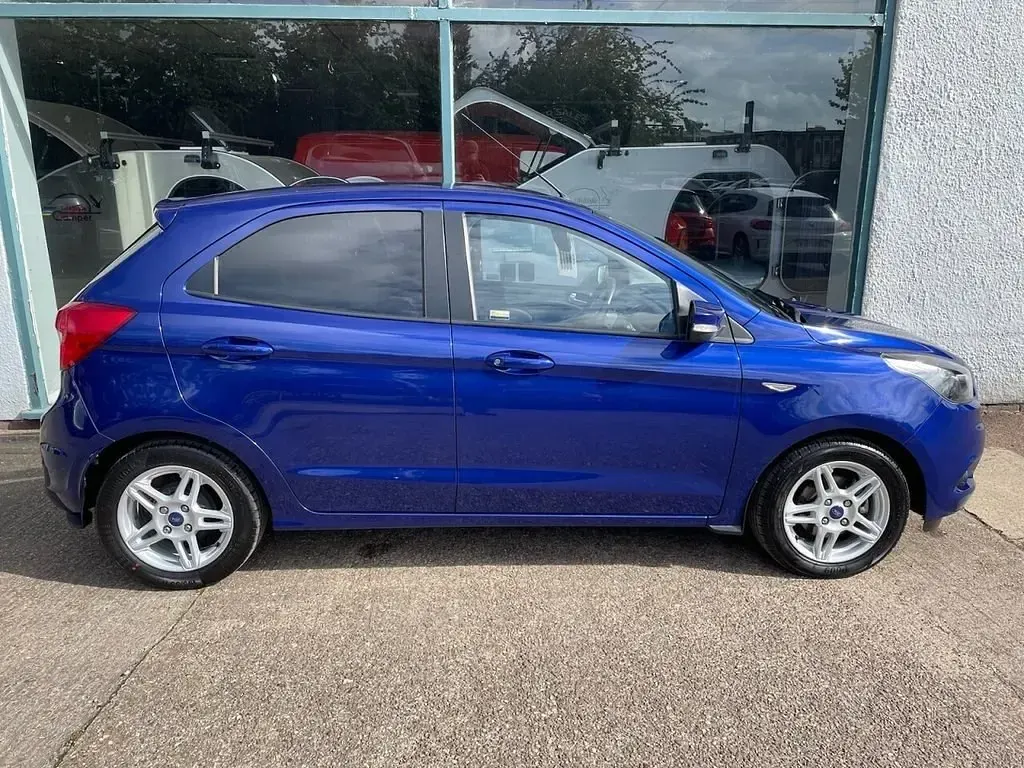 Begagnad Ford Ka Plus Zetec 70 HK (51 kW) 2017 Blå Halvkombi