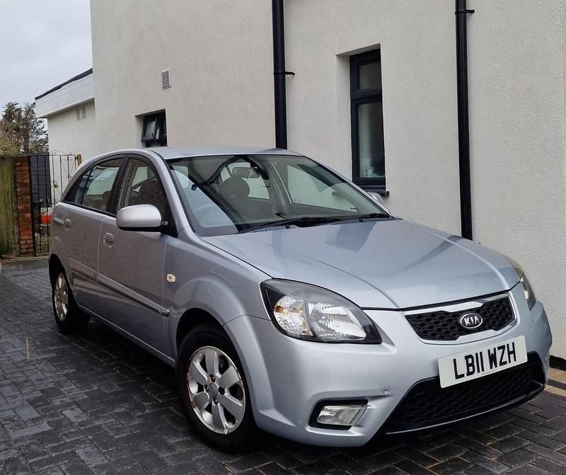 Used Kia Rio 2011 Silver Hatchback