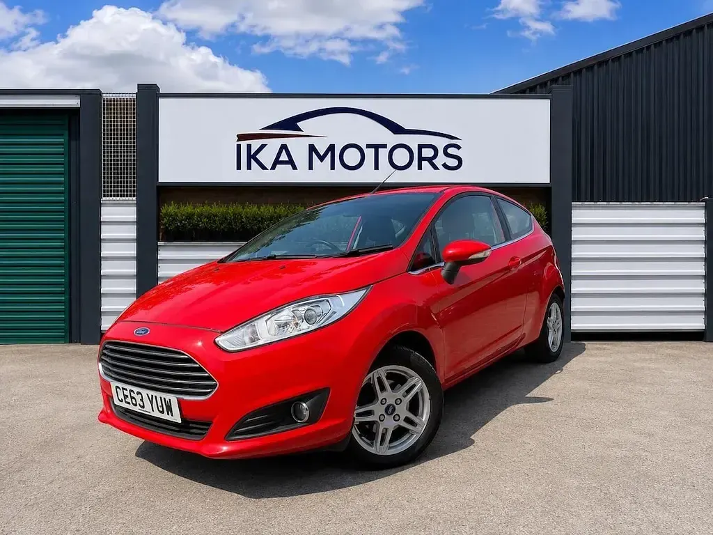 Used Ford Fiesta Zetec 82 HP (60 kW) 2013 Red Hatchback