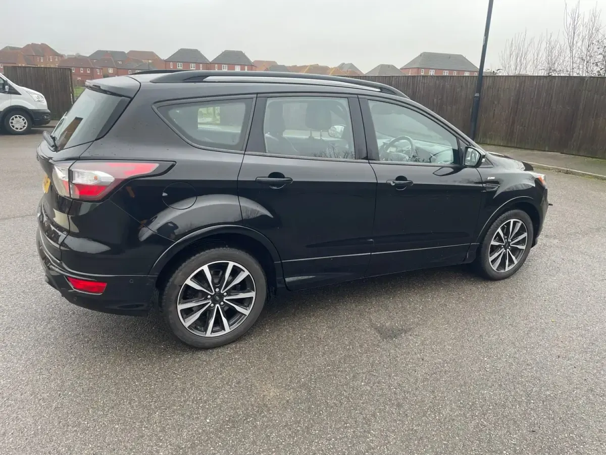 Usado Ford Kuga ST-Line 150 HP (110 kW) 2017 Preto SUV