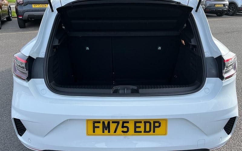 New Renault Clio V 90 HP (66 kW) 2025 White  Hatchback