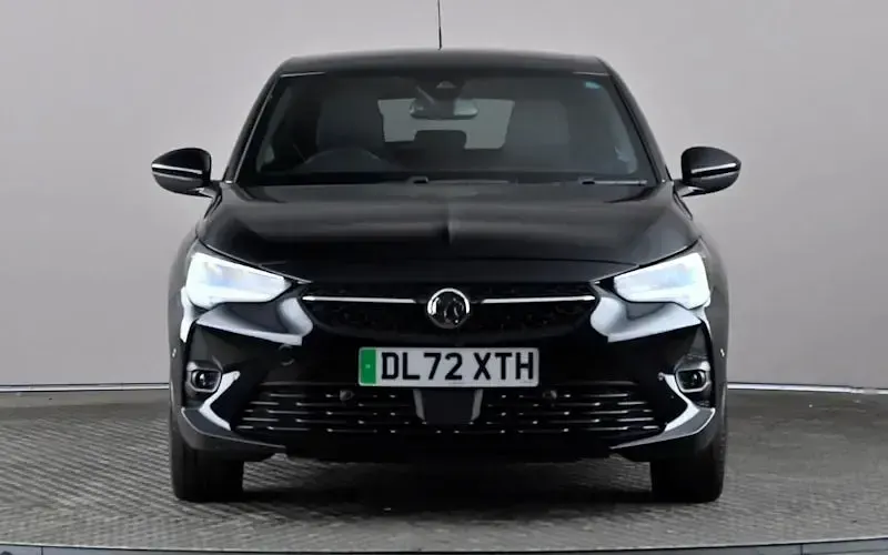 Usado Vauxhall Corsa-e Ultimate 100 kW (136 HP) 2023 Preto Citadino