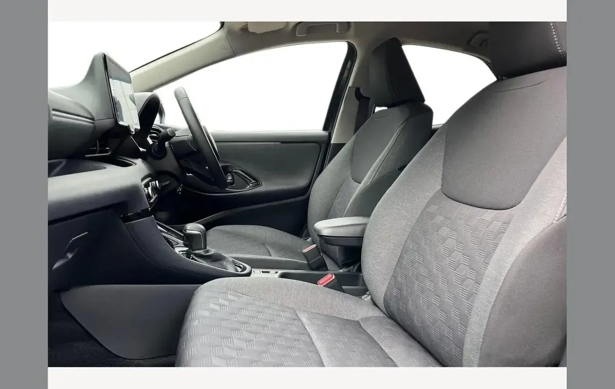 Used Toyota Yaris Design 116 HP (85 kW) 2024 Eclipse black Hatchback