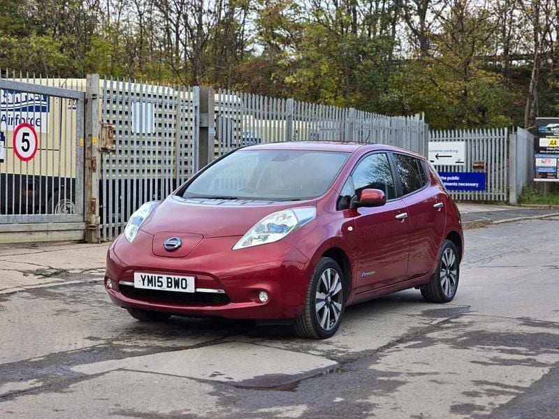 Used Nissan Leaf Tekna 80 kW (109 HP) 2015 Red Hatchback