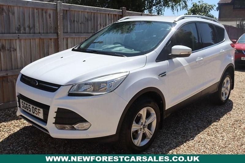 White Used 2015 Ford Kuga Zetec SUV | £9,297 (A bit pricey) - Image 1/4