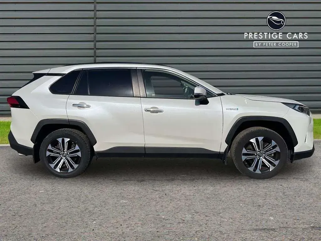 Used Toyota RAV4 Hybrid 2019 White SUV