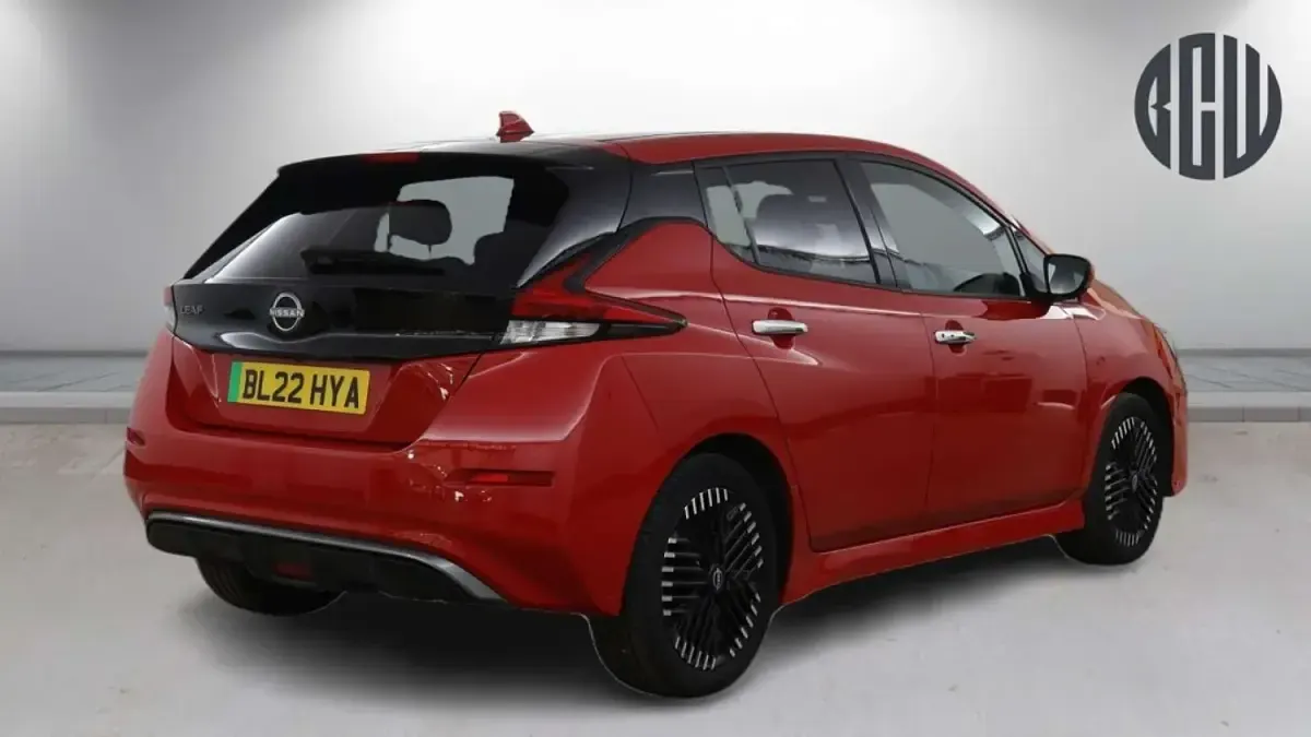 Used Nissan Leaf N-Connecta 110 kW (150 HP) 2022 Red Hatchback
