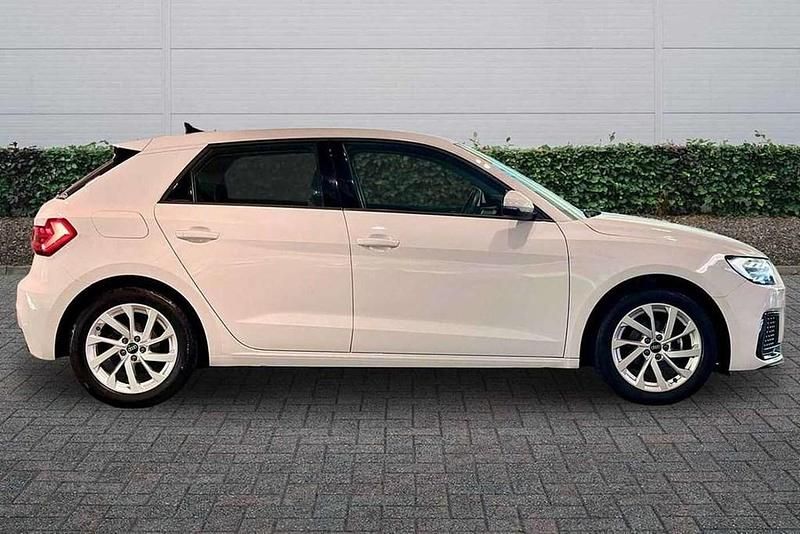 Used Audi A1 Sport 94 HP (69 kW) 2022 White SUV