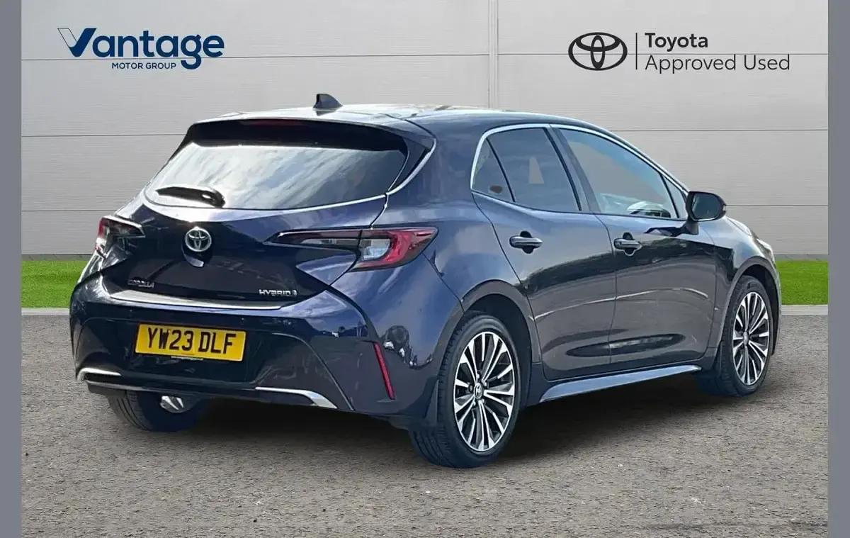 Used Toyota Corolla Design 138 HP (101 kW) 2023 Blue Hatchback
